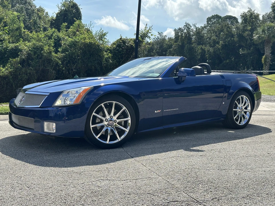 2007 Cadillac XLR-V - Image 3 of 31