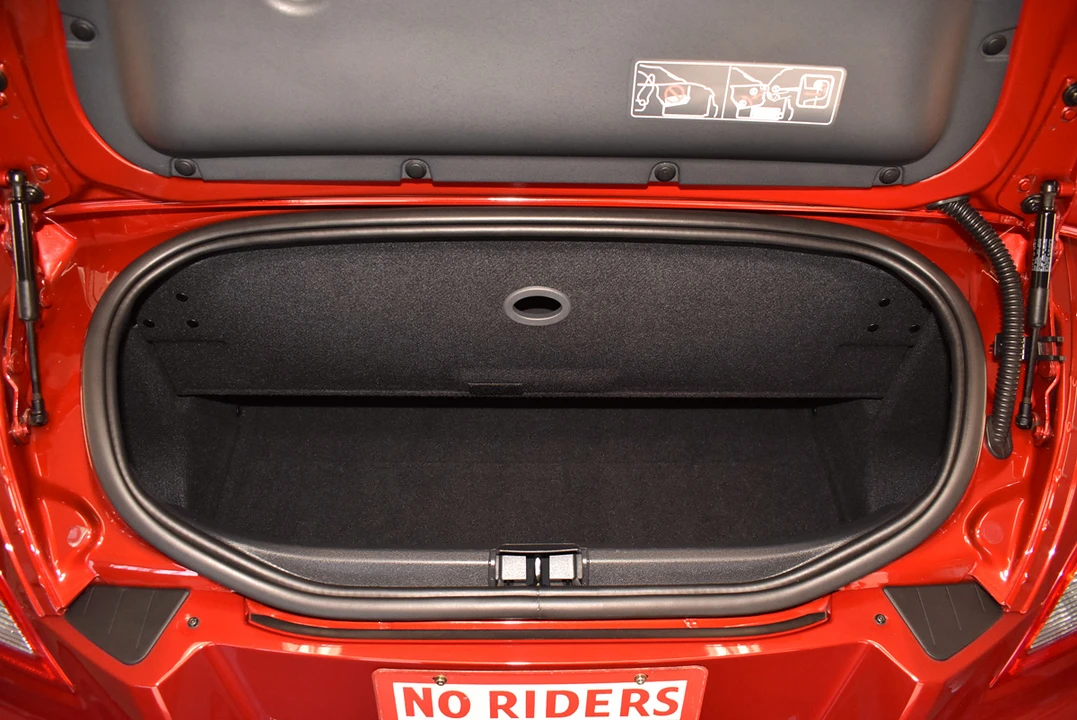 2007 Chrysler Crossfire - Image 24 of 31