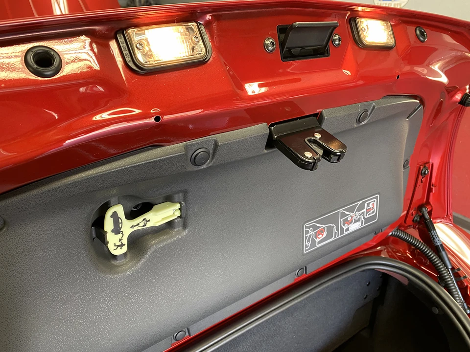 2007 Chrysler Crossfire - Image 31 of 31