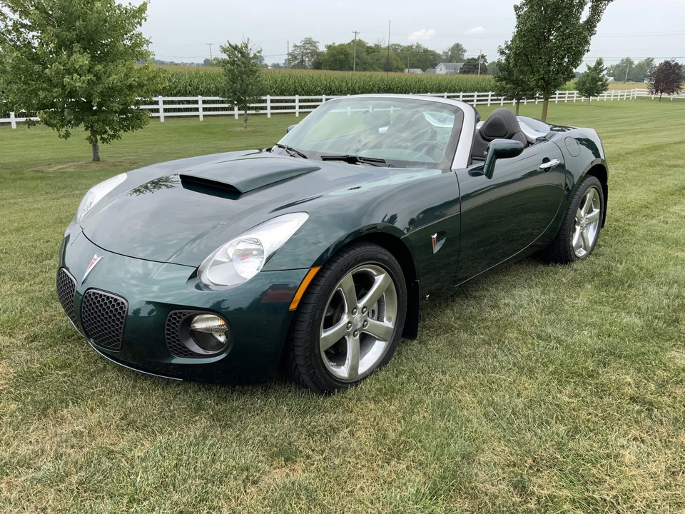 2008 Pontiac Solstice GXP - Image 2 of 31