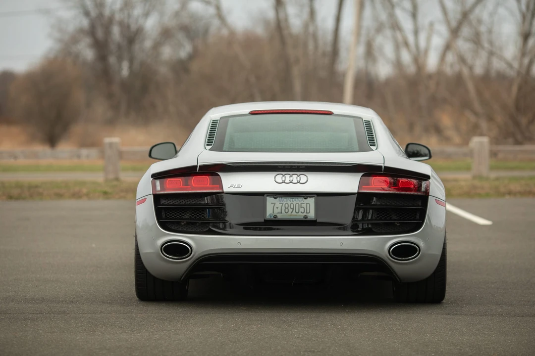2010 Audi 42 R8 - Image 28 of 31