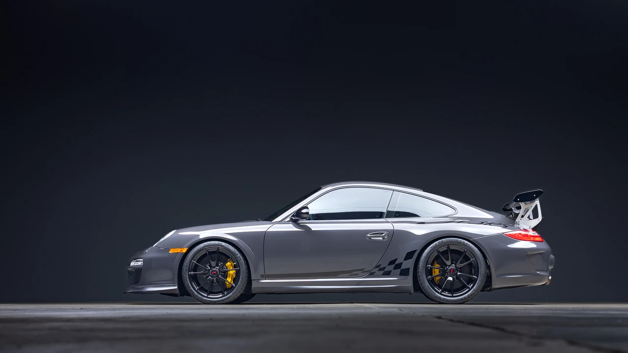 2010 Porsche 997 GT3 RS - Image 17 of 31