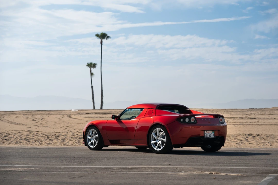 2010 Tesla Roadster - Image 9 of 31