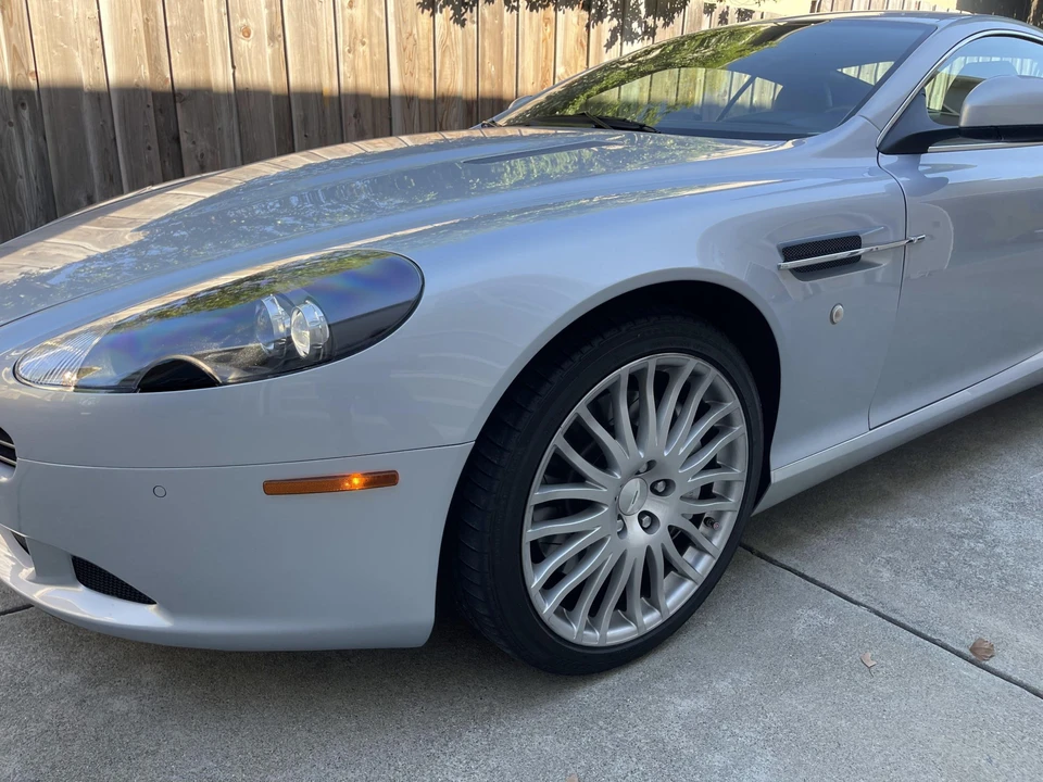 2011 Aston Martin DB9 - Image 24 of 31