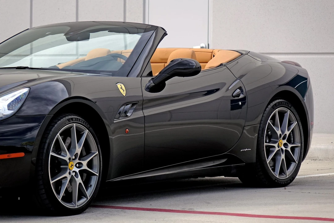 2011 Ferrari California - Image 25 of 31