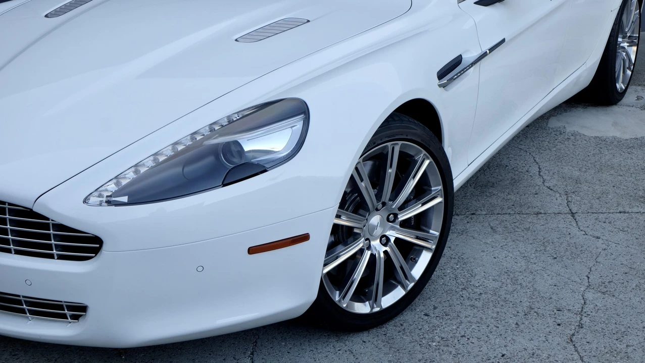 2012 Aston Martin Rapide - Image 27 of 31