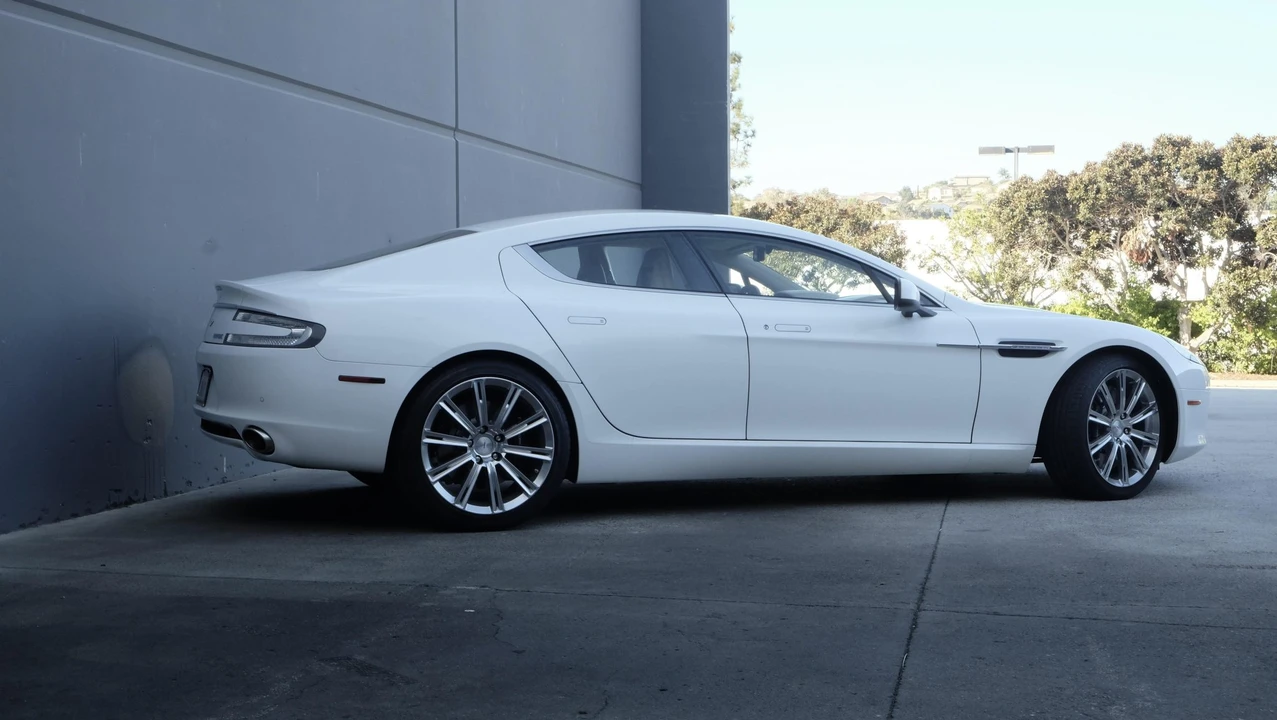 2012 Aston Martin Rapide - Image 21 of 31