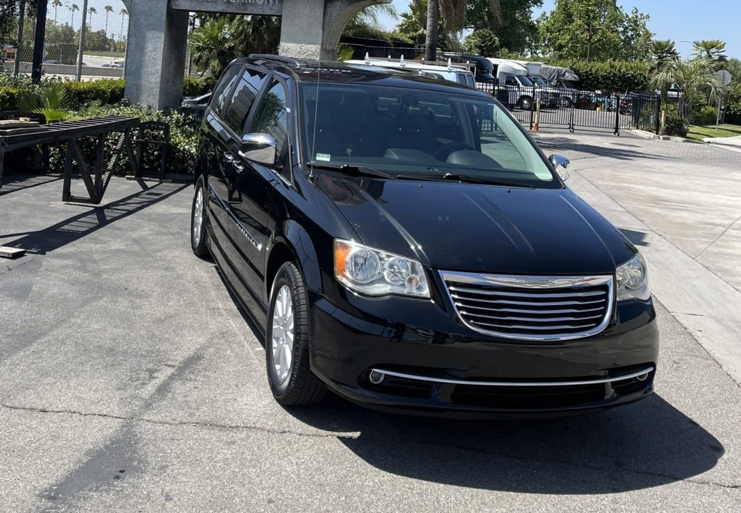 2012 Chrysler Town & Country - Image 9 of 31