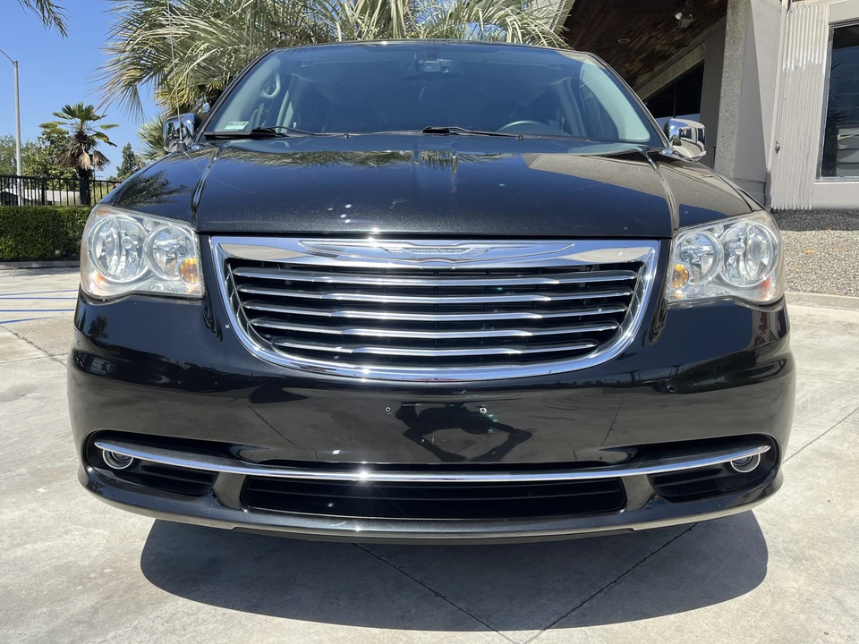 2012 Chrysler Town & Country - Image 10 of 31