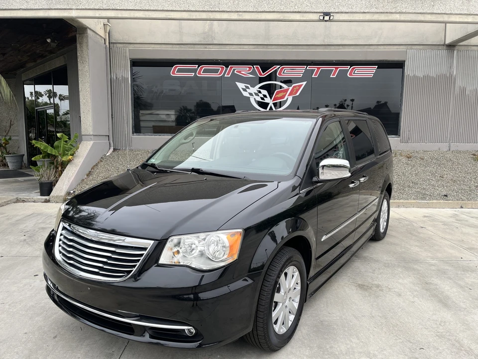 2012 Chrysler Town & Country - Image 13 of 31