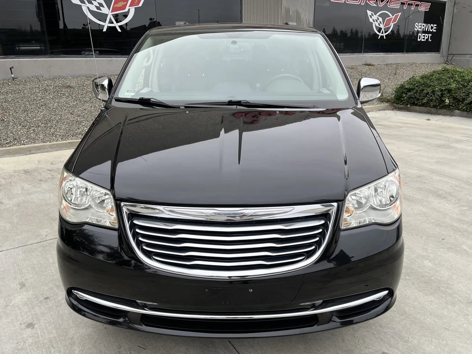 2012 Chrysler Town & Country - Image 11 of 31