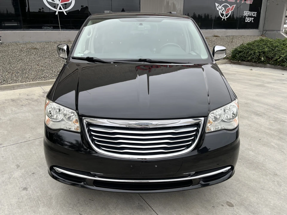 2012 Chrysler Town & Country - Image 12 of 31