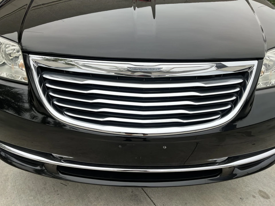 2012 Chrysler Town & Country - Image 27 of 31