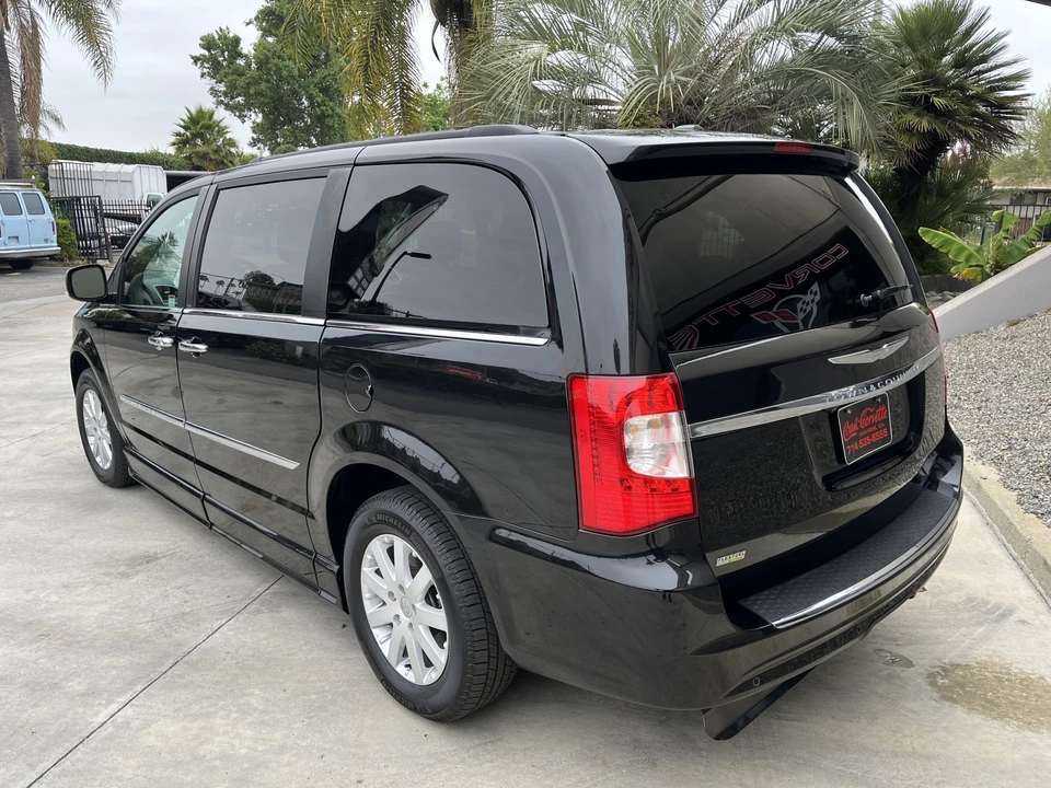2012 Chrysler Town & Country - Image 15 of 31