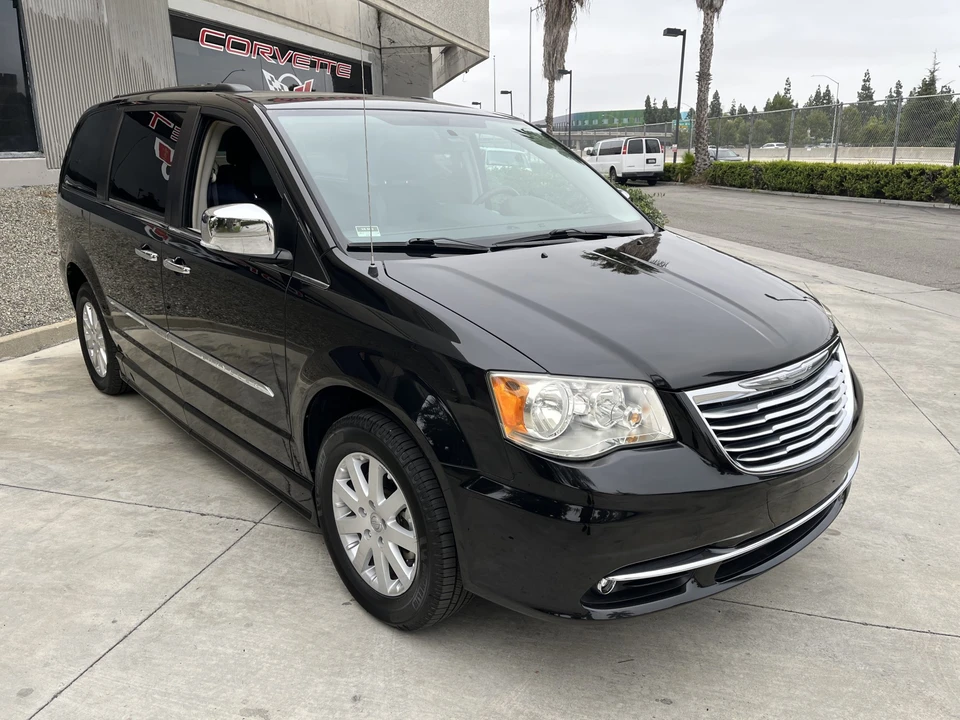 2012 Chrysler Town & Country - Image 19 of 31