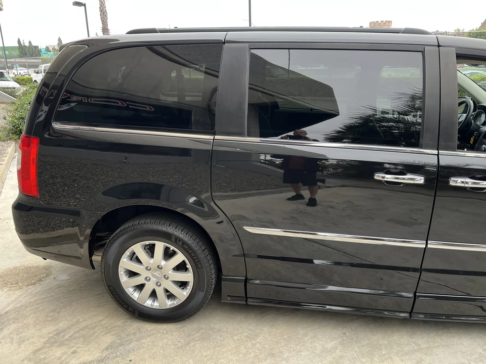 2012 Chrysler Town & Country - Image 24 of 31