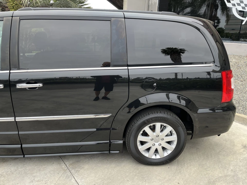 2012 Chrysler Town & Country - Image 23 of 31