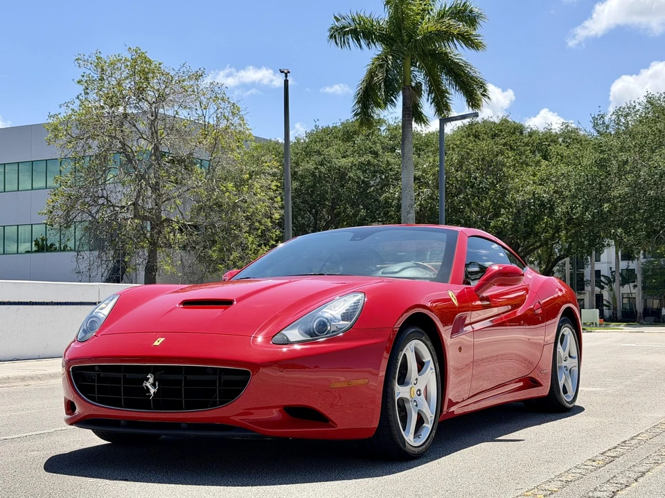 2012 Ferrari California - Image 13 of 31