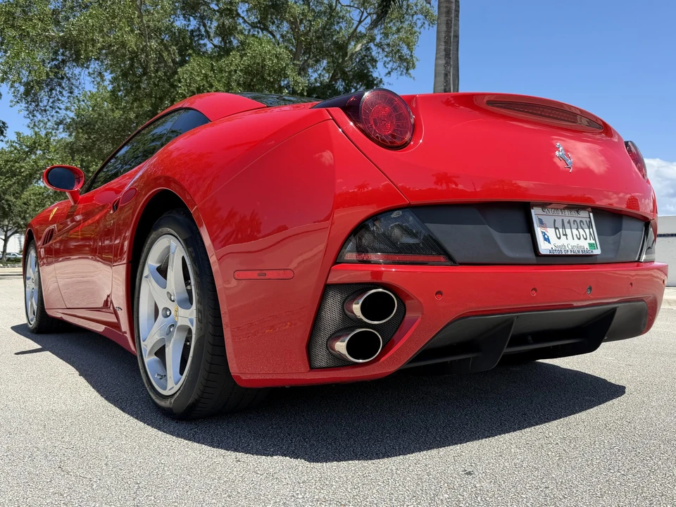 2012 Ferrari California - Image 25 of 31