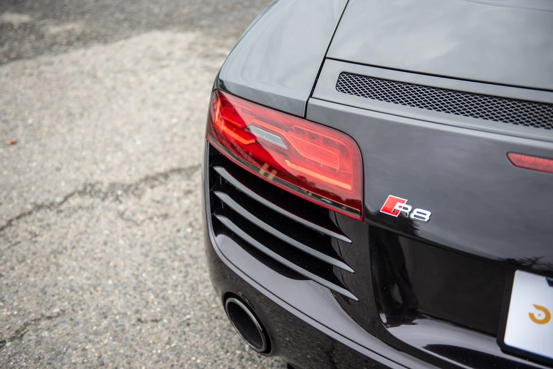 2015 Audi 42 R8 - Image 20 of 31