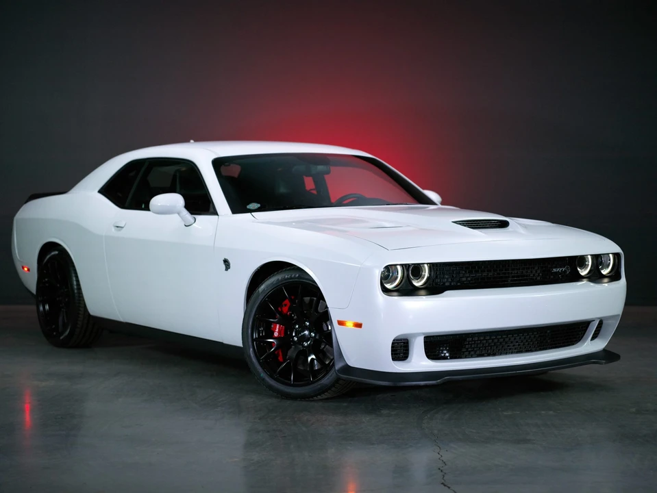 2015 Dodge Challenger SRT Hellcat 3rd Gen - Image 14 of 31