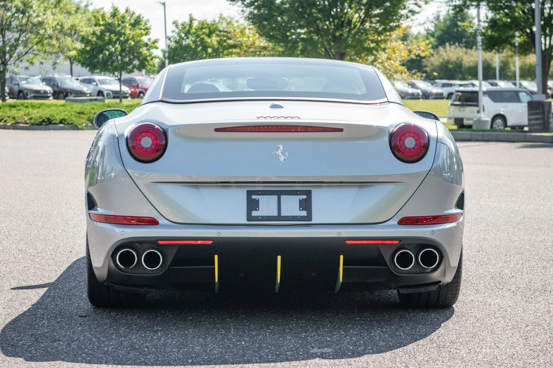 2015 Ferrari California T - Image 18 of 31