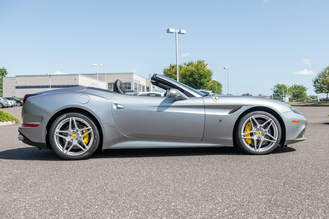 2015 Ferrari California T - Image 8 of 31