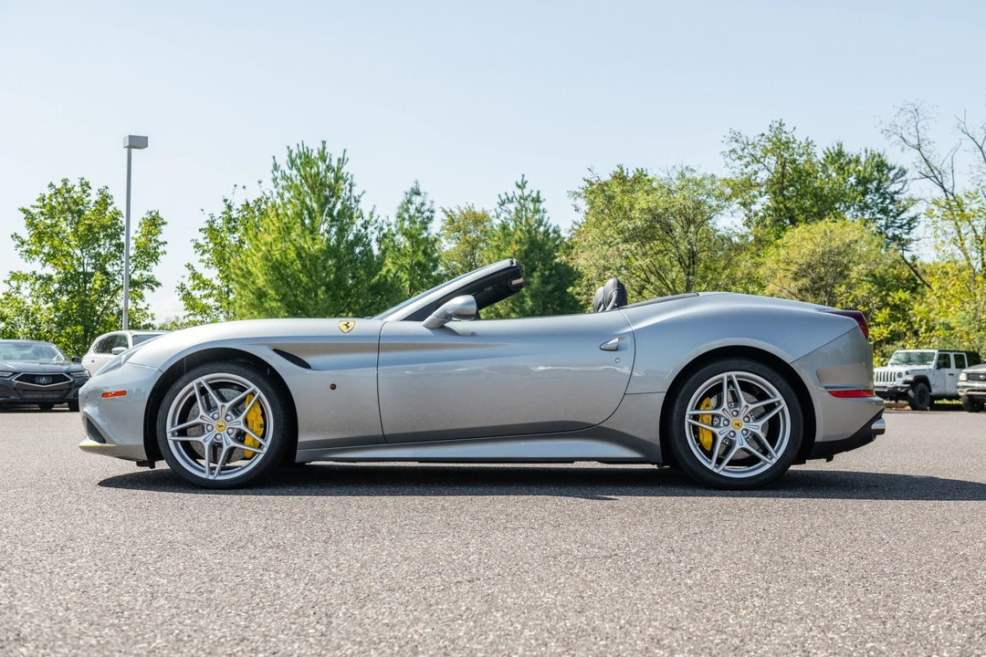 2015 Ferrari California T - Image 4 of 31