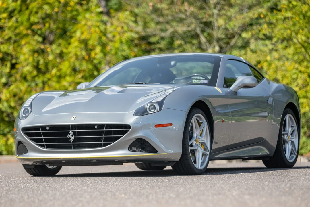 2015 Ferrari California T - Image 1 of 31