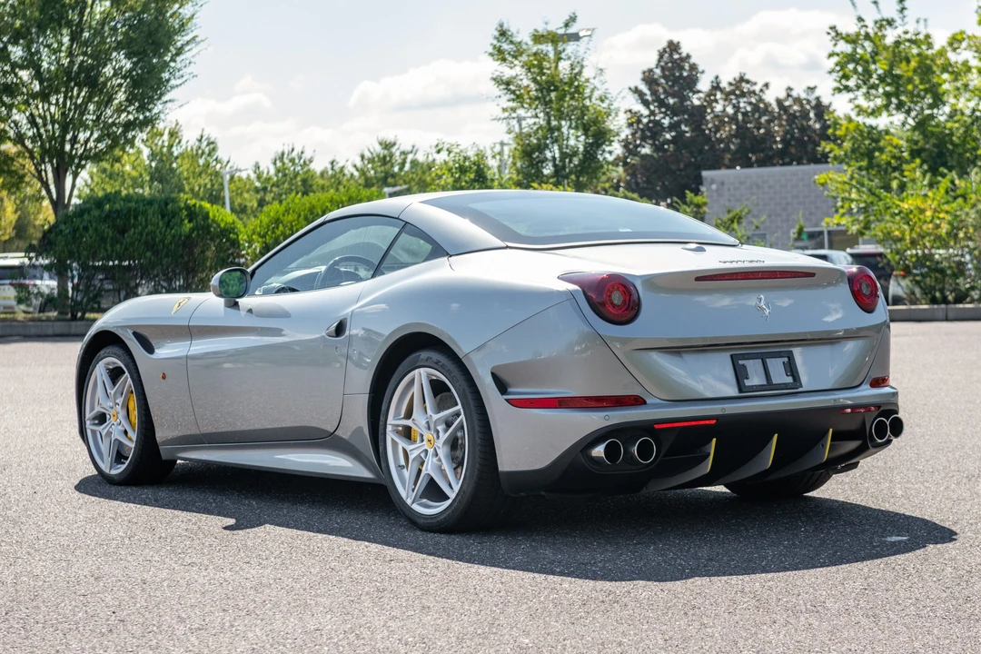 2015 Ferrari California T - Image 17 of 31