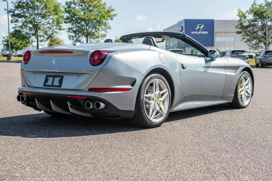2015 Ferrari California T - Image 7 of 31