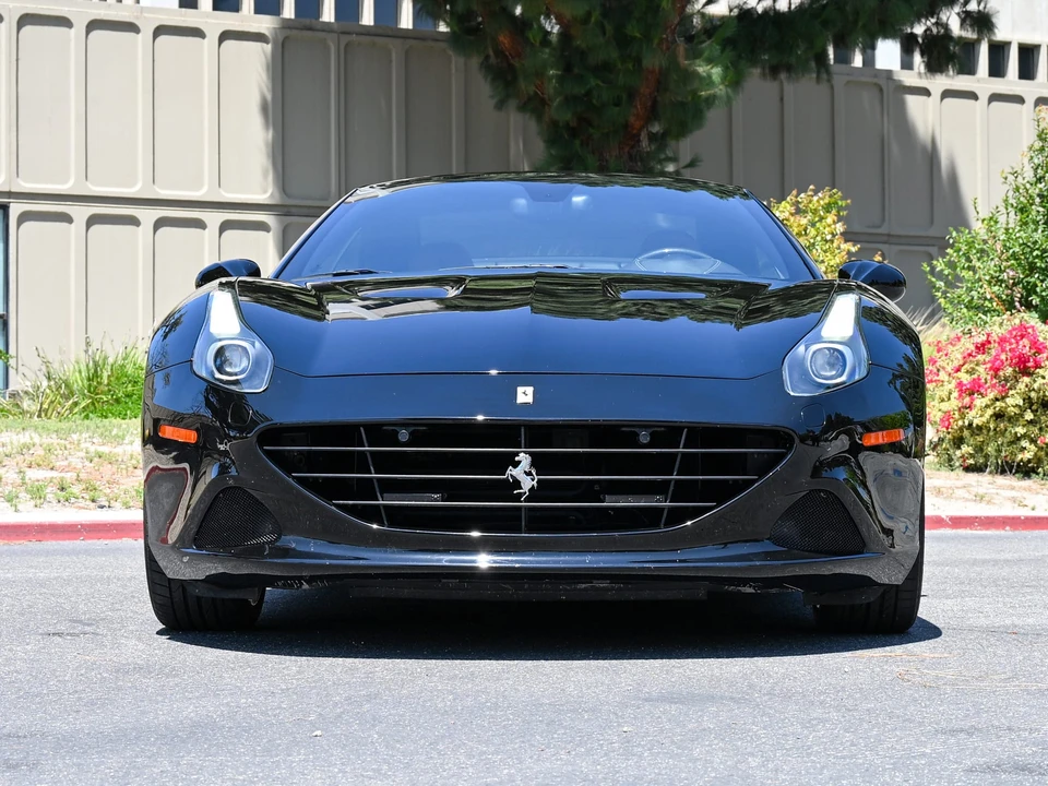 2015 Ferrari California T - Image 14 of 31