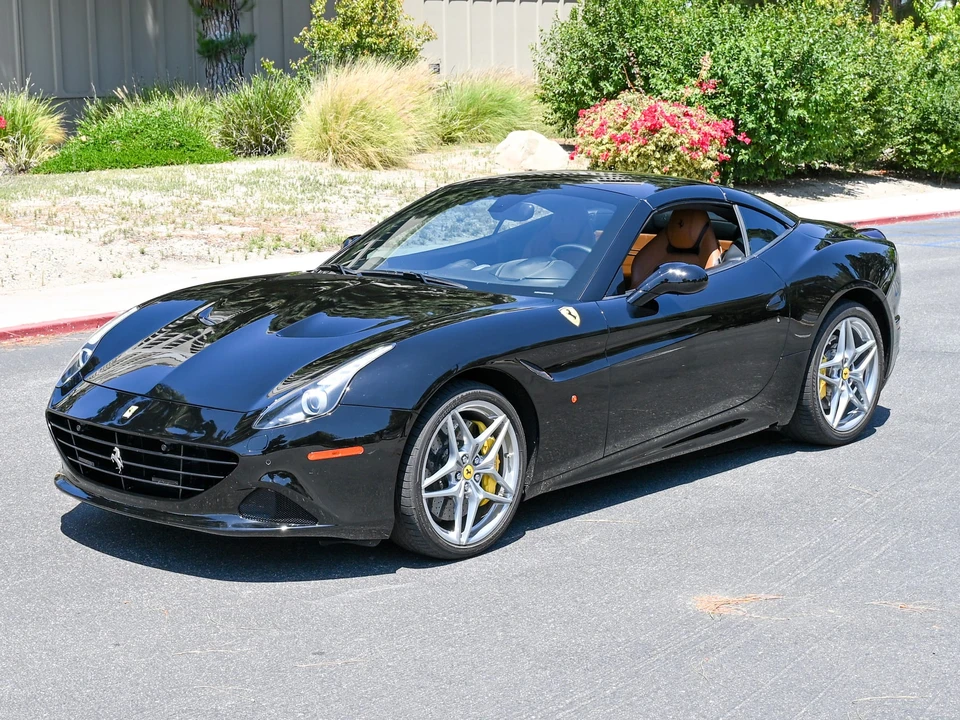 2015 Ferrari California T - Image 12 of 31