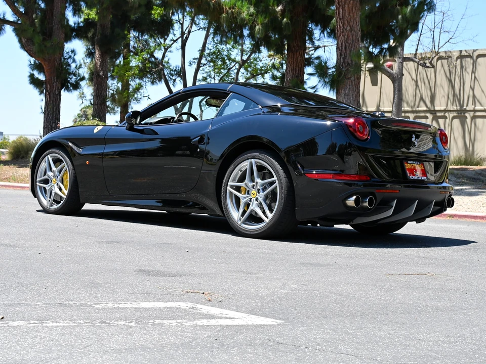 2015 Ferrari California T - Image 31 of 31