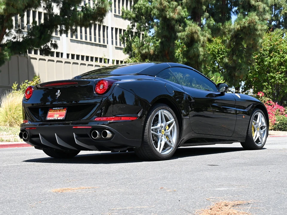 2015 Ferrari California T - Image 25 of 31