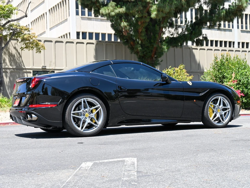 2015 Ferrari California T - Image 24 of 31