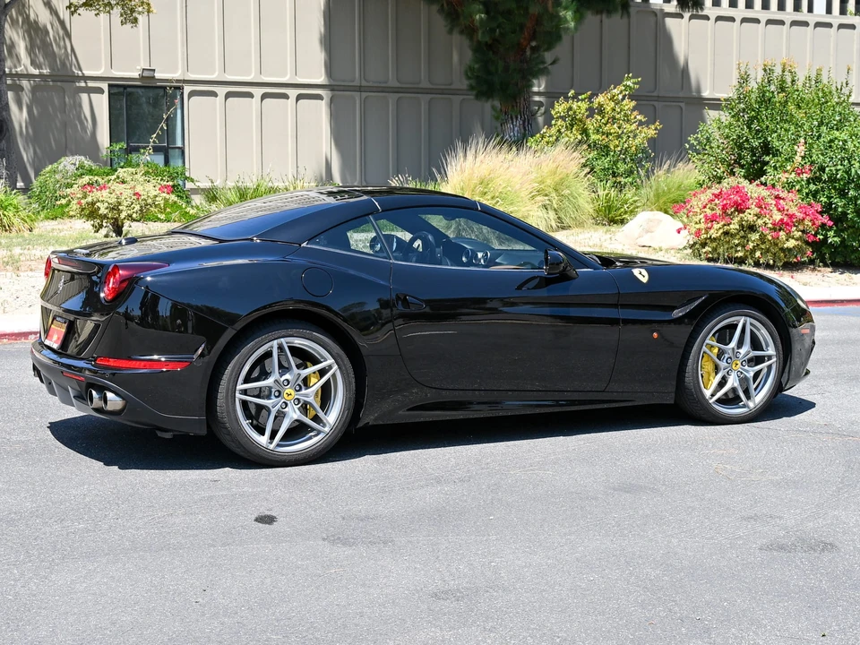 2015 Ferrari California T - Image 23 of 31