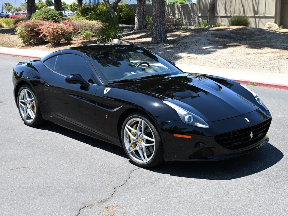 2015 Ferrari California T - Image 18 of 31