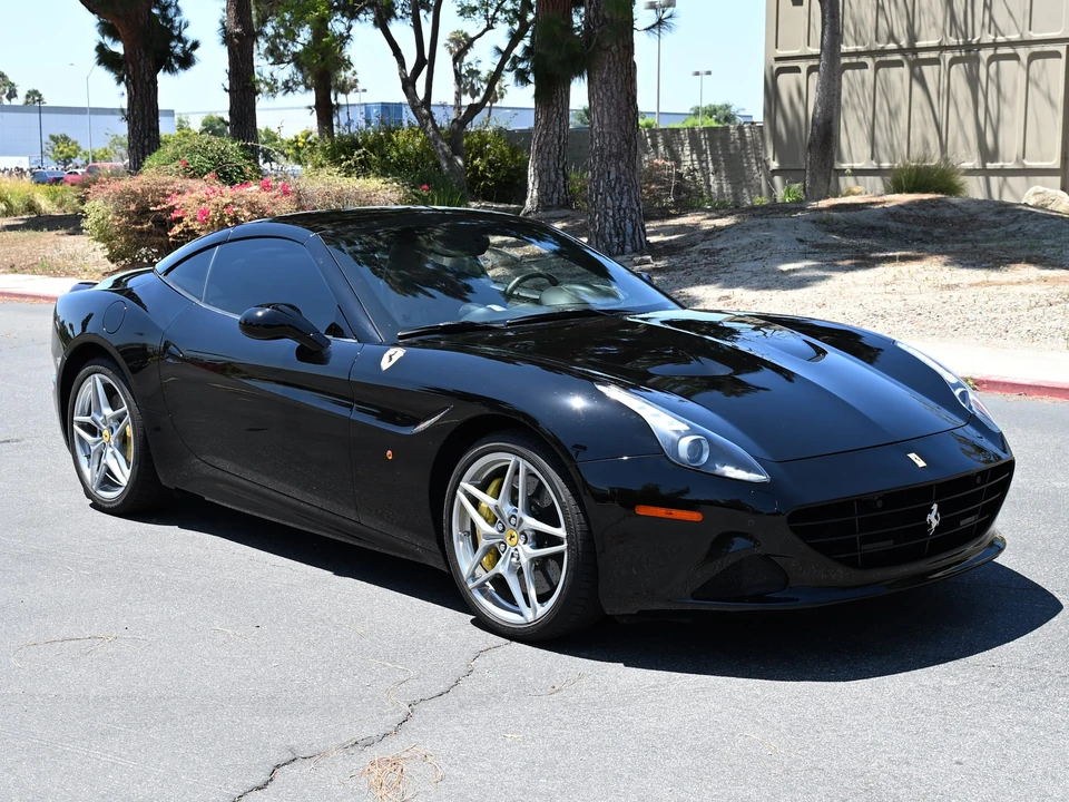 2015 Ferrari California T - Image 17 of 31
