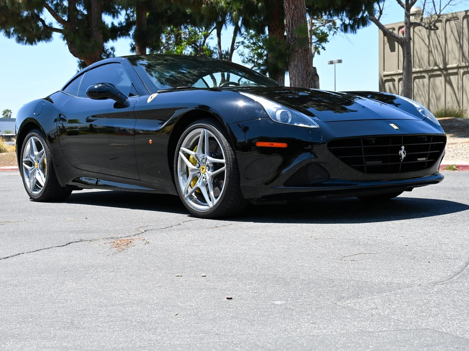 2015 Ferrari California T - Image 16 of 31