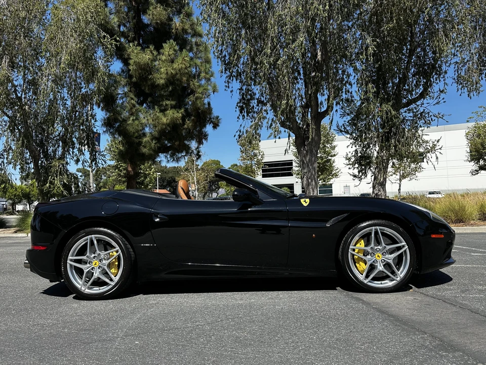 2015 Ferrari California T - Image 8 of 31