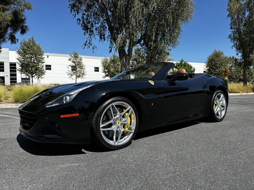 2015 Ferrari California T - Image 2 of 31