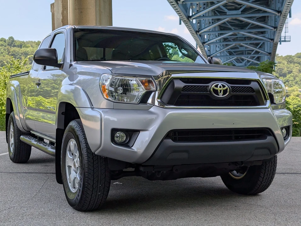 2015 Toyota Tacoma 2nd Gen - Image 2 of 31