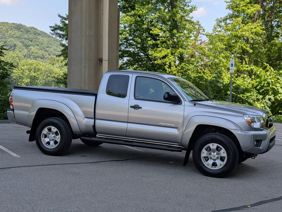 2015 Toyota Tacoma 2nd Gen - Image 14 of 31