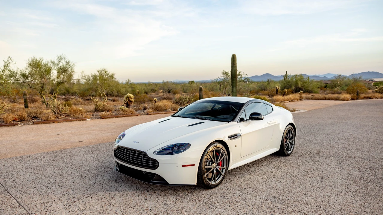 2016 Aston Martin V8 Vantage (2006-2017) - Image 3 of 31