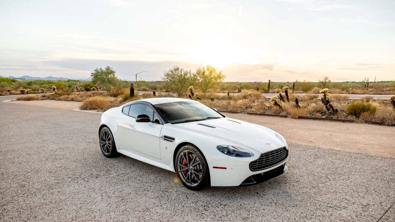 2016 Aston Martin V8 Vantage (2006-2017) - Image 16 of 31