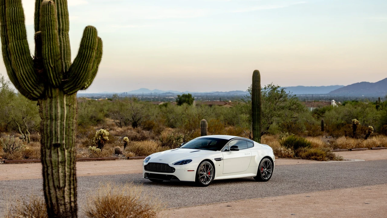 2016 Aston Martin V8 Vantage (2006-2017) - Image 2 of 31