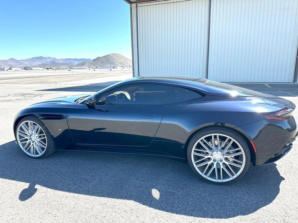 2017 Aston Martin DB11 V12 - Image 9 of 31
