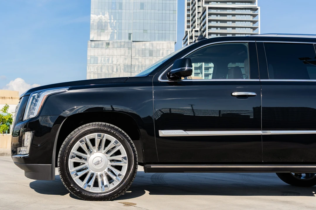 2017 Cadillac Escalade 4th Gen - Image 19 of 31