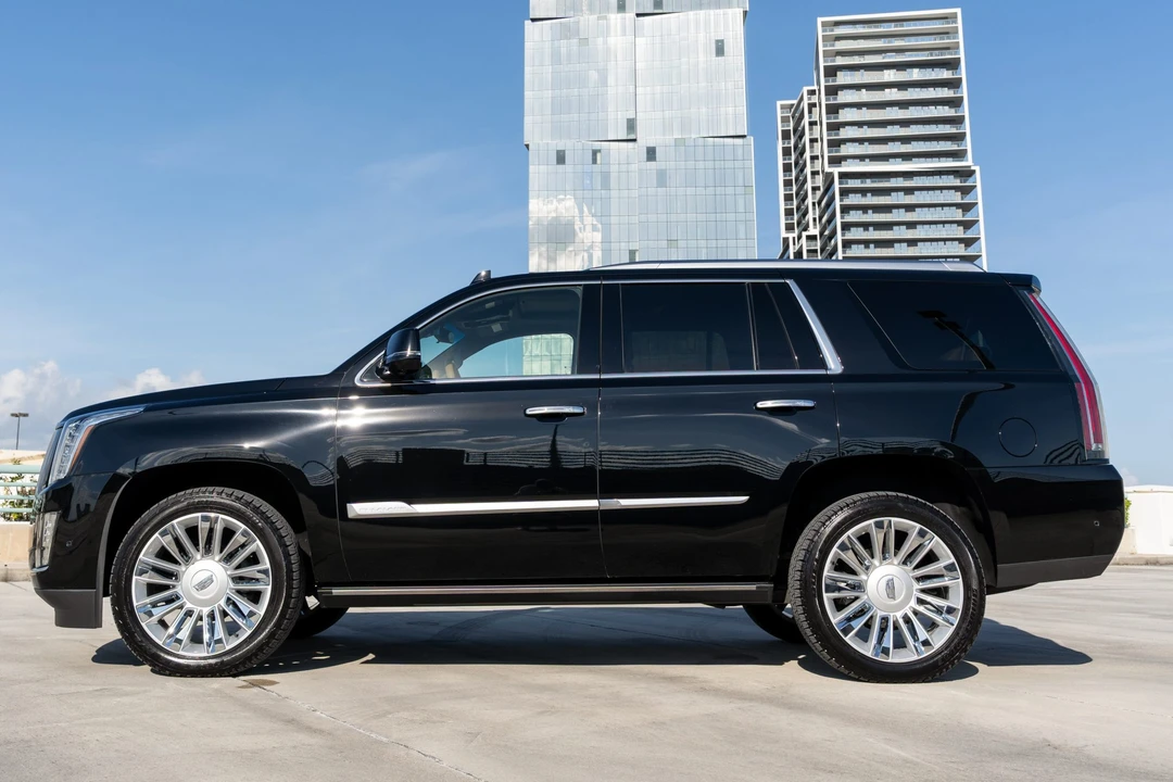2017 Cadillac Escalade 4th Gen - Image 2 of 31